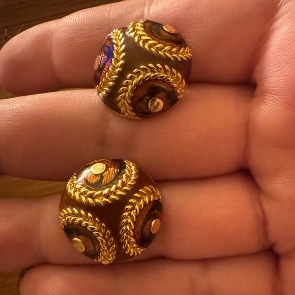 Elegant VTG Gold and Brown Enamel Clip On Earrings - Picture 12 of 16